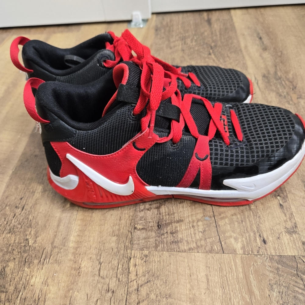 Nike Lebron Witness 7 Basketball Black/red And White Sneakers,  6.5 Y - Picture 4 of 12